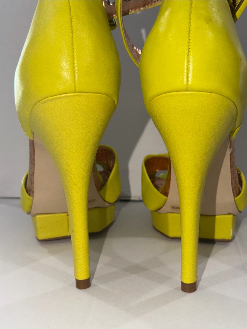 BCBGeneration "Zenas" Citron Neon/Lime Green Platform Sandals High Heels - Picture 7 of 11